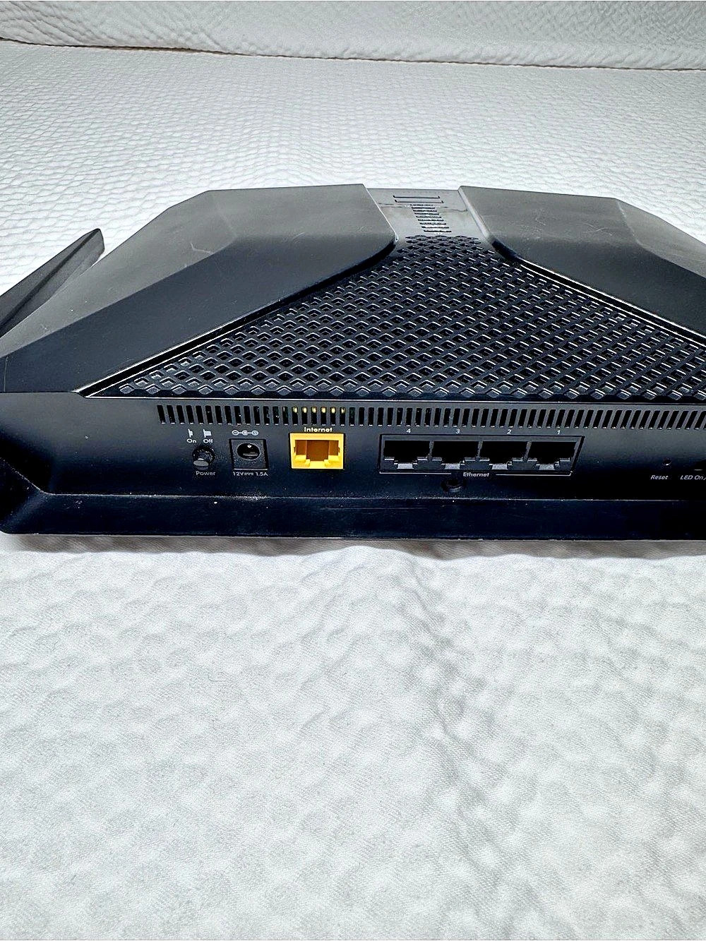 NETGEAR Nighthawk RAX35 AX3000 WiFi 6 Router - Picture 7 of 11